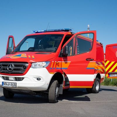 FW-KLE: Neuer CBRN-Erkunder in den Dienst gestellt - Bund stellt modernes Spezialfahrzeug für die CBRN-Gefahrenabwehr in Kleve bereit