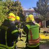 FW-F: Dachstuhlbrand in Frankfurt-Nied - 120 Einsatzkräfte verhindern Ausbreitung