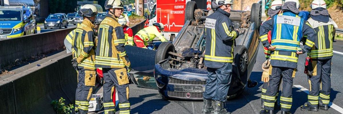 FW-BO: Verkehrsunfall auf der A40: Eine verletzte Person nach Alleinunfall
