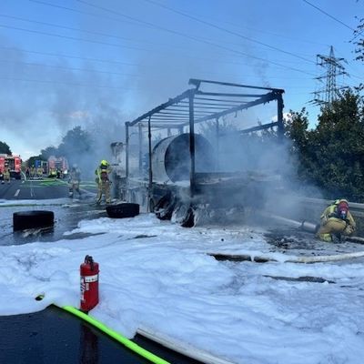 FW Ratingen: LKW Brand auf der A 44