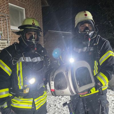 FW Celle: Kellerbrand- drei Personen und eine Katze gerettet