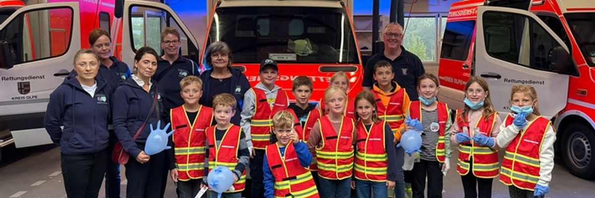 FW Finnentrop: Lenhauser Löschkids besuchen Rettungswache Finnentrop
