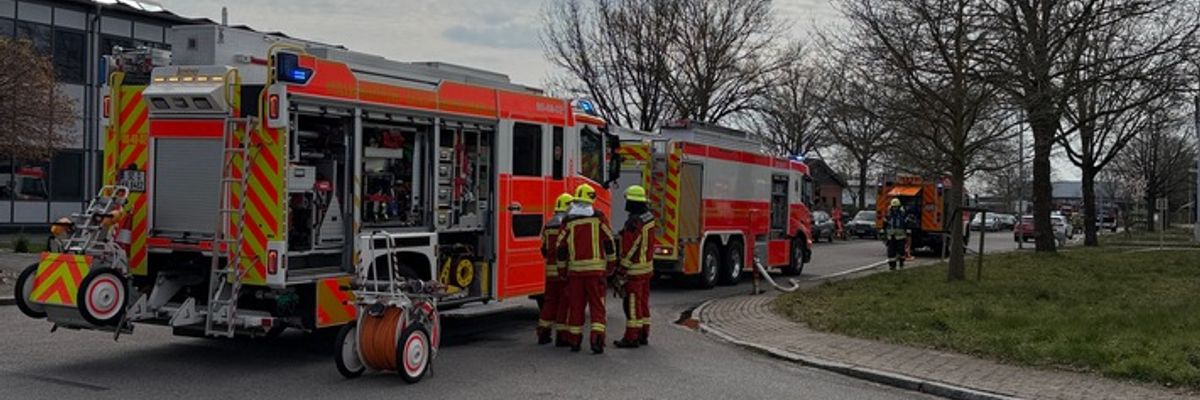 FW-SE: Feuer in Gewerbebetrieb in Kaltenkirchen