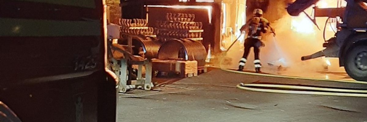FW-M: Mehrere Baucontainer in Flammen (Lerchenau)
