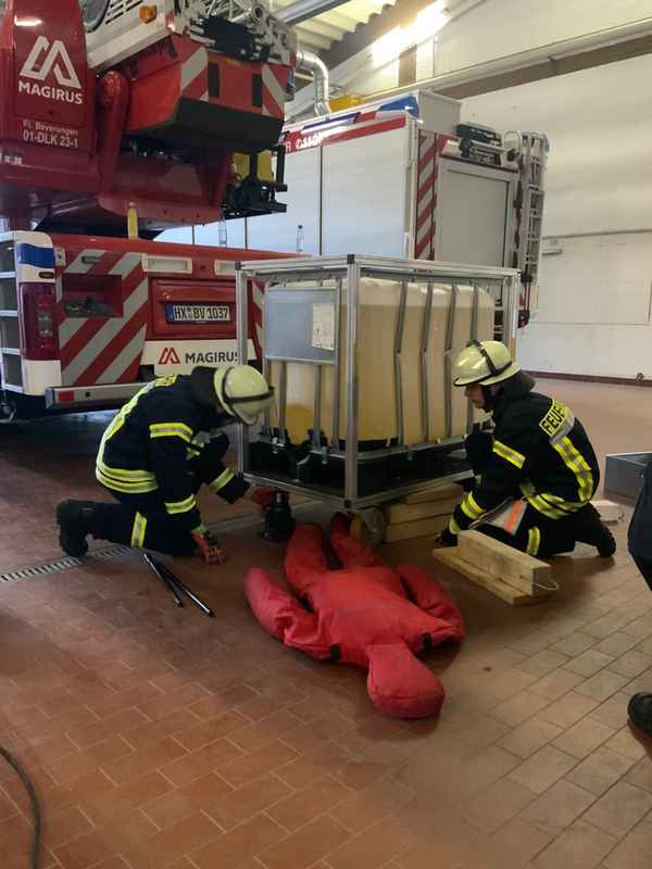 FW Beverungen: Nachwuchs für den Einsatz: 24 Feuerwehrkräfte meistern Grundlehrgang