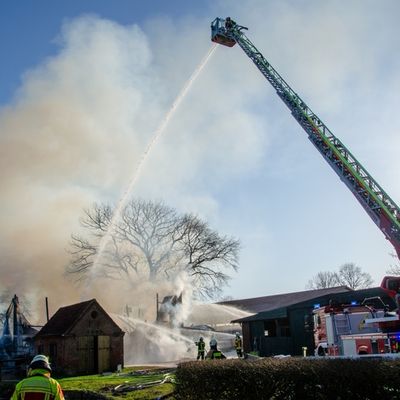 FW-RD: Scheune auf Pferdehof in Blumenthal abgebrannt