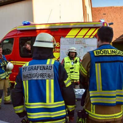FW Böblingen: Garagenbrand greift auf Wohnhaus über