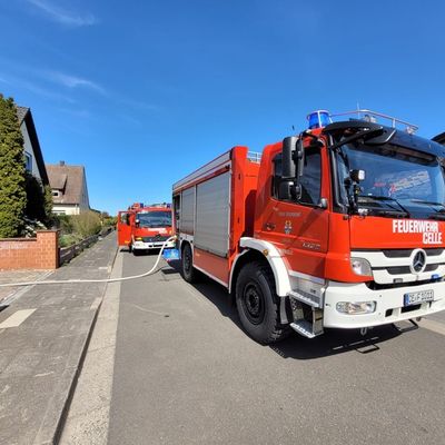 FW Celle: Heckenbrand und vier weitere Einsätze am Samstag