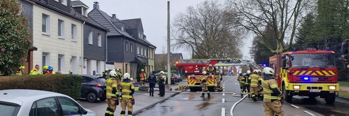 FW Mettmann: Kellerbrand in Reihenhaus