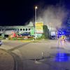 FW Grevenbroich: Feuerwehr Grevenbroich - Folgemeldung: Großbrand im Industriegebiet Ost, KFZ-Betrieb ausgebrannt, Übergreifen auf Schrottplatz verhindert, 150 Retter im Einsatz, Einsatzdauer weiter unbestimmt