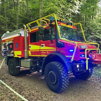 FW Stuttgart: Waldbrand auf 6.500 Quadratmetern in Stuttgart-Rohracker