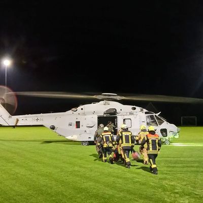 FW-HEI: Schutzhütte auf Trischen bei Brand vollständig zerstört - Feuerwehr durch die Bundeswehr eingeflogen