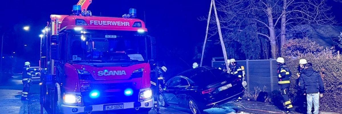 FW-M: Aufwendige Löscharbeiten bei Pkw-Brand (Waldperlach)