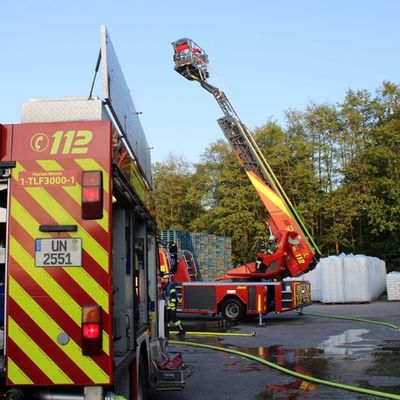 FW-WRN: Übung der Freiwilligen Feuerwehr Werne bei Hölscher Palettenservice