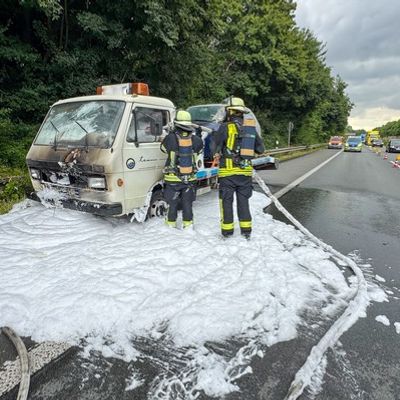 FW-DO: Fahrzeugbrand auf der B236 - Ersthelfer aus Bremen verhindern Schlimmeres