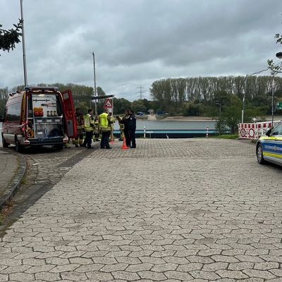 FFW Bornheim: Weltkriegsbombe am Rhein in Bornheim-Widdig gefunden - Evakuierungsmaßnahmen laufen