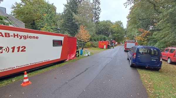FW-ROW: Wohnhaus brennt nieder - Neue Container des Wechselladers im Einsatz