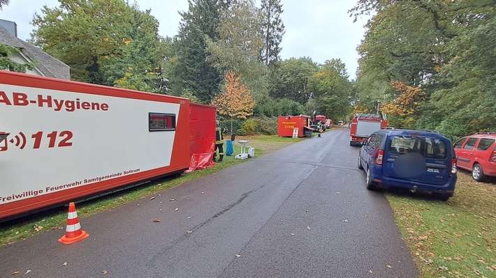 FW-ROW: Wohnhaus brennt nieder - Neue Container des Wechselladers im Einsatz