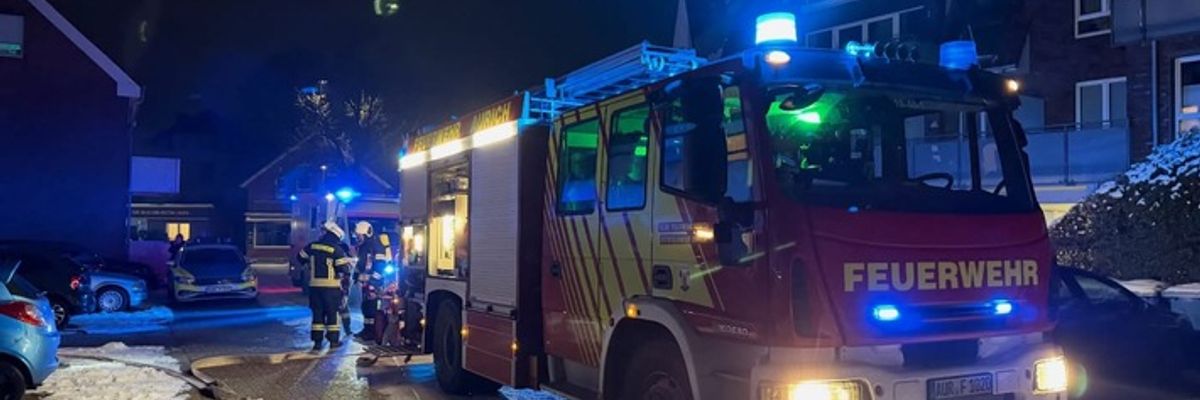 FW-AUR: Mensch aus verrauchter Wohnung gerettet