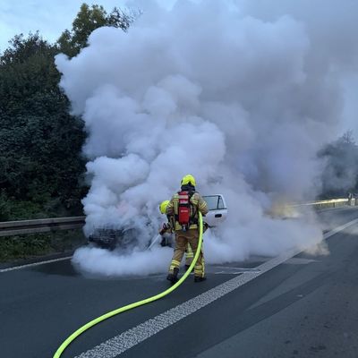 FW Ratingen: PKW-Brand auf der BAB 3