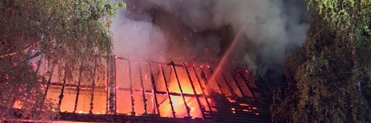 KFV-CW: Großbrand macht Wohnhaus unbewohnbar und verursacht hohen Schaden - Keine Verletzten - 50 Einsatzkräfte vor Ort