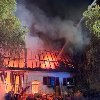 KFV-CW: Großbrand macht Wohnhaus unbewohnbar und verursacht hohen Schaden - Keine Verletzten - 50 Einsatzkräfte vor Ort