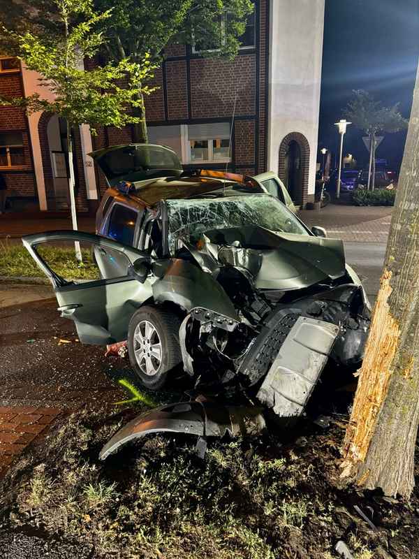 FW Bocholt: Verkehrsunfall auf der Blücherstraße - vier Verletzte
