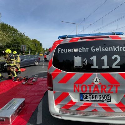FW-GE: Verkehrsunfall mit zwei verletzten Personen in Gelsenkirchen Erle