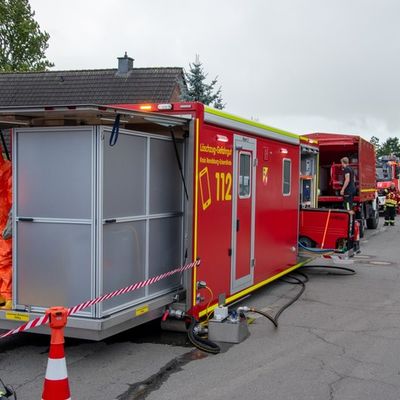 FW-RD: Feuer zerstört Wohnhaus in Nortorf - rund 100 Einsatzkräfte im Einsatz