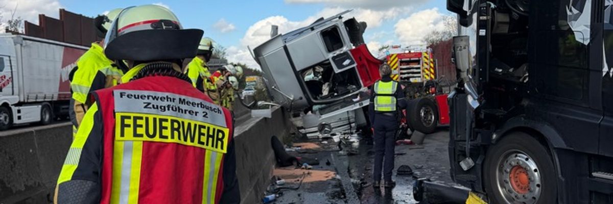 FW Meerbusch: Zwischenmeldung zu schwerem Verkehrsunfall auf der A57 mit möglichen Brückenschäden