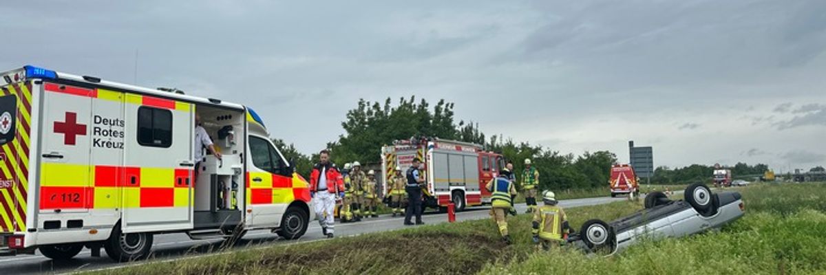 FW Weinheim: Verkehrsunfall auf der Kreisstraße 4229 bei Sulzbach - Fahrzeug überschlägt sich