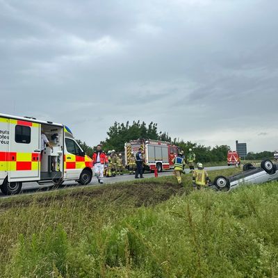FW Weinheim: Verkehrsunfall auf der Kreisstraße 4229 bei Sulzbach - Fahrzeug überschlägt sich