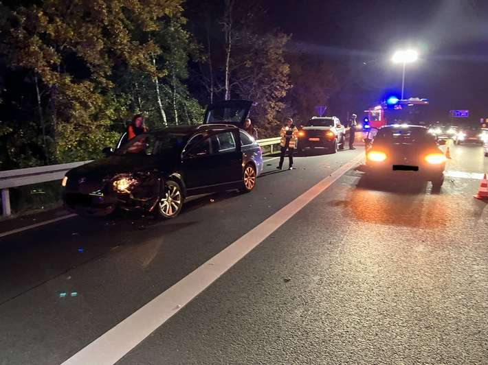 FW Hannover: Verkehrsunfall mit vier Fahrzeugen auf der A 37