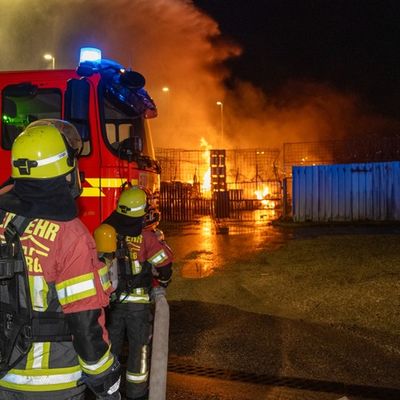 FW-RD: Ruhiger Jahreswechsel für die Feuerwehren im Kreis Rendsburg-Eckernförde - Zwei Großbrände in der Silvesternacht