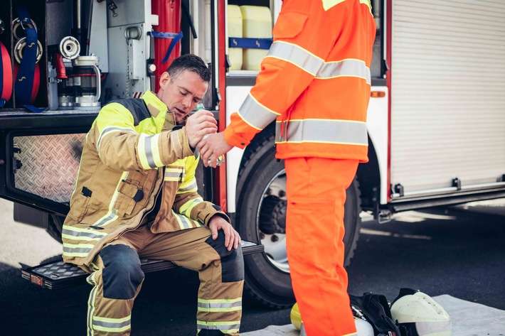 FW Dresden: Anhaltende Hitze sorgt erneut für hohe Belastung von Rettungsdienst, Feuerwehr und Leitstelle