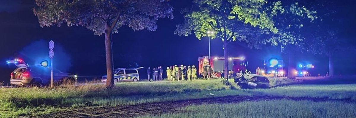 Feuerwehr Goch: Schwerer Verkehrsunfall: 33-jähriger wurde von Feuerwehr befreit