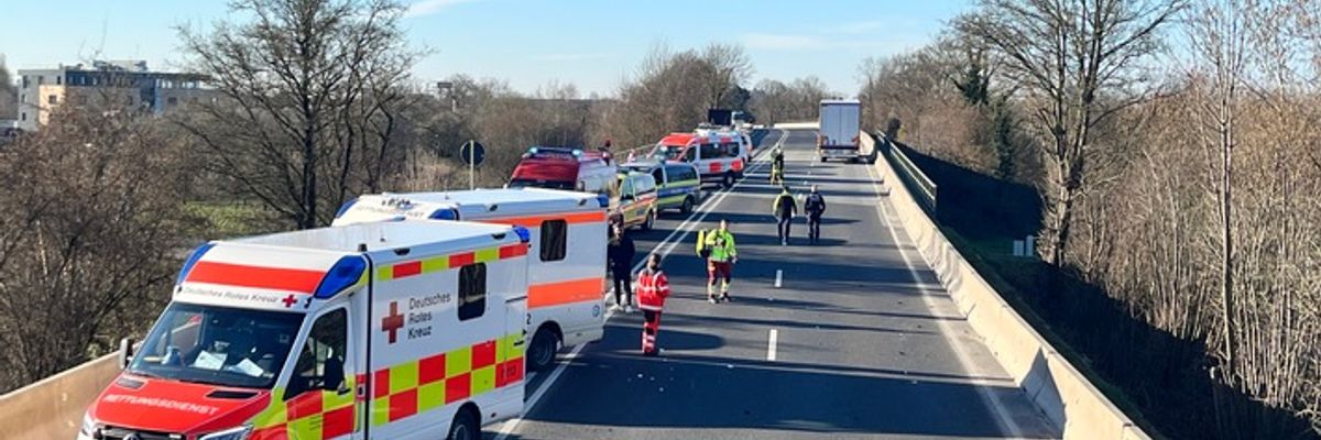 FW Weinheim: Schwerer Verkehrsunfall auf der B38 Westtangente - Mehrere Verletzte