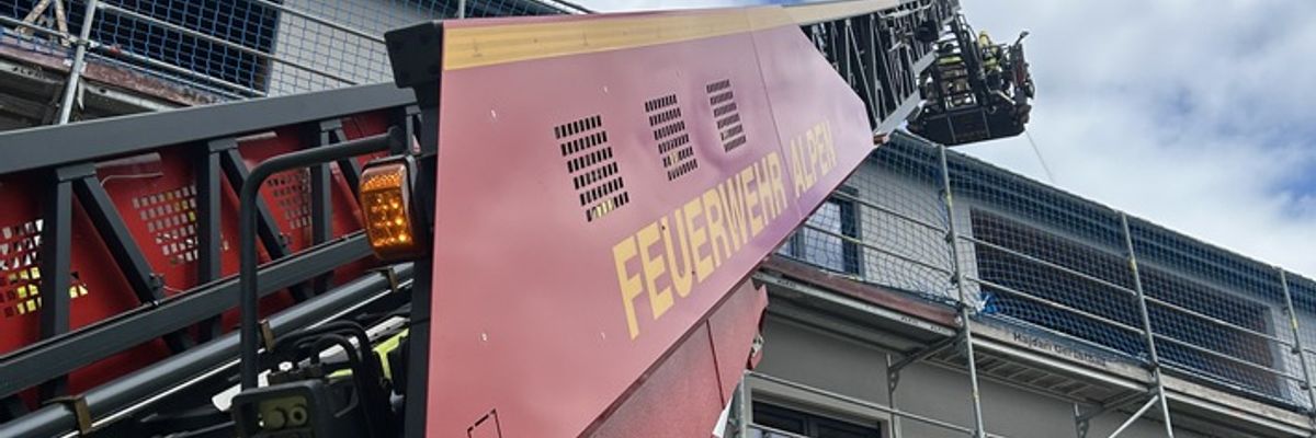 FW Alpen: Überörtliche Hilfeleistung bei einem Dachstuhlbrand in Issum