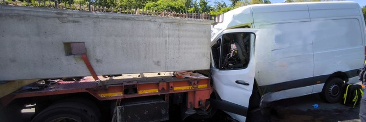 FW-OB: Schwerer Verkehrsunfall auf der A3: Eine verletzte Person