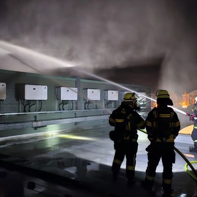 FW-AR: Feuer durch Wartungsarbeiten- Einheiten Neheim und Voßwinkel üben gemeinsam