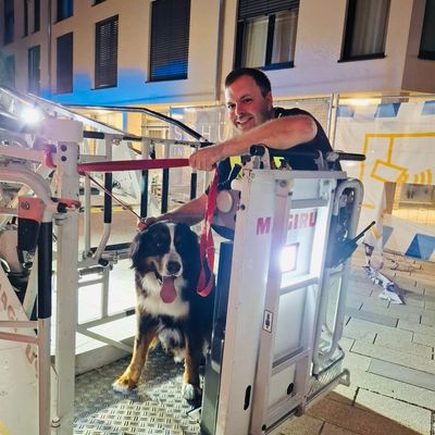 FW Böblingen: Die Feuerwehr Böblingen wurde am späten Samstagabend zu einer eher ungewöhnlichen Tierrettung alarmiert.