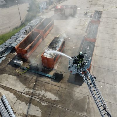 FW-BO: Brand eines Großcontainers im ECO-City-Center Bochum
