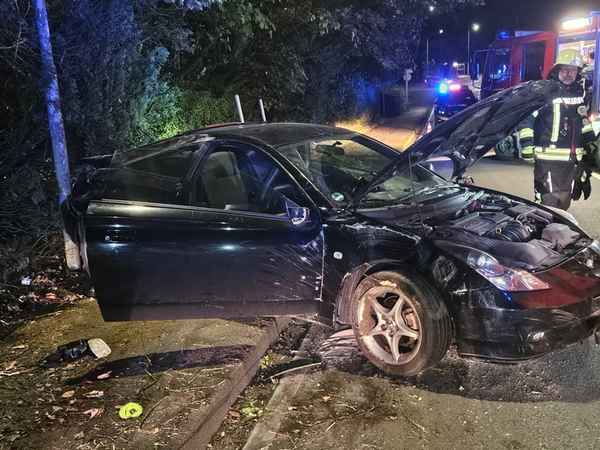 FW-EN: Alleinunfall durch PKW