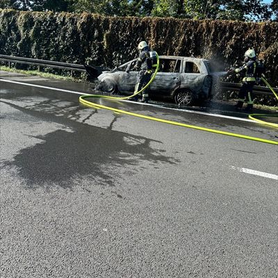 FW Dinslaken: PKW Brand auf der BAB 3 und weitere Einsätze