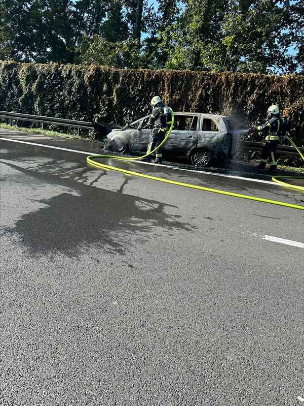FW Dinslaken: PKW Brand auf der BAB 3 und weitere Einsätze