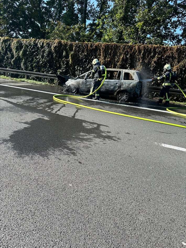 FW Dinslaken: PKW Brand auf der BAB 3 und weitere Einsätze