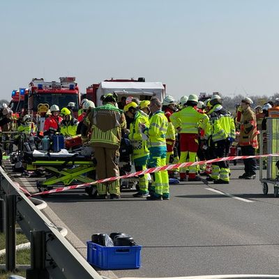 FW Gangelt: Hilfe ohne Grenzen: Erfolgreiche Großübung "EMREX" in Gangelt - 700 Retter aus drei Nationen trainieren Ernstfall
