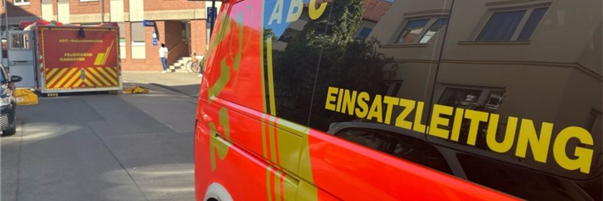 FW Hannover: Paket mit unbekanntem Stoff gefunden - drei verletzte Personen
