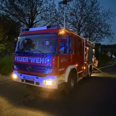 FW Königswinter: Gartenhütte brennt in Oberdollendorf