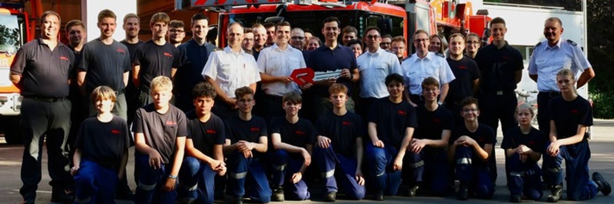 FW-GL: Feuerwehr Bergisch Gladbach stellt dritte Drehleiter in Dienst